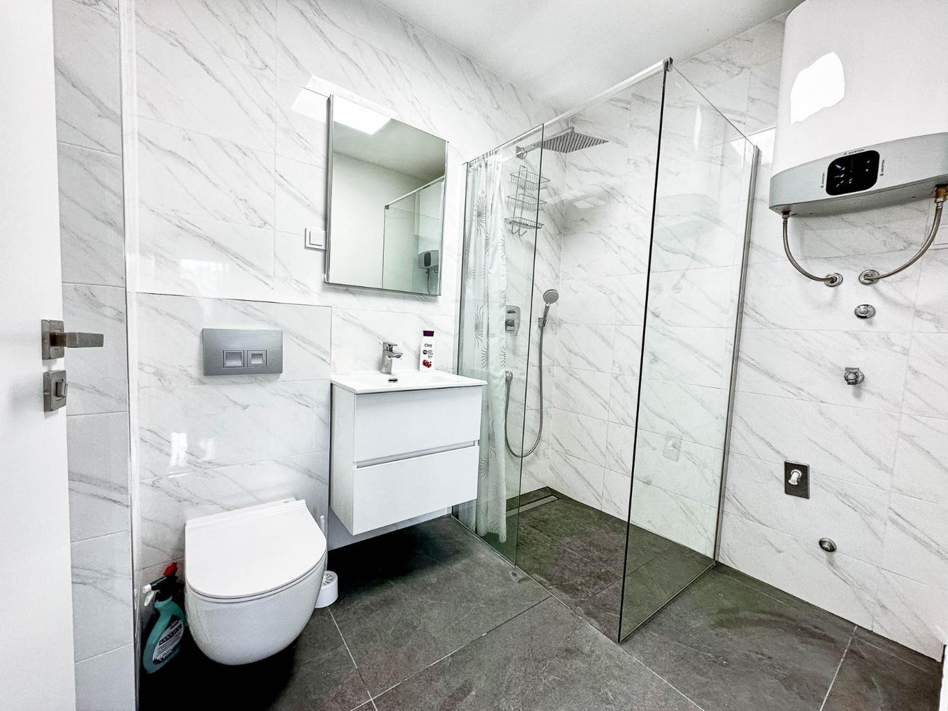 Brand New 2 Bed, 1 Bath Condo ซาดาร์ ภายนอก รูปภาพ