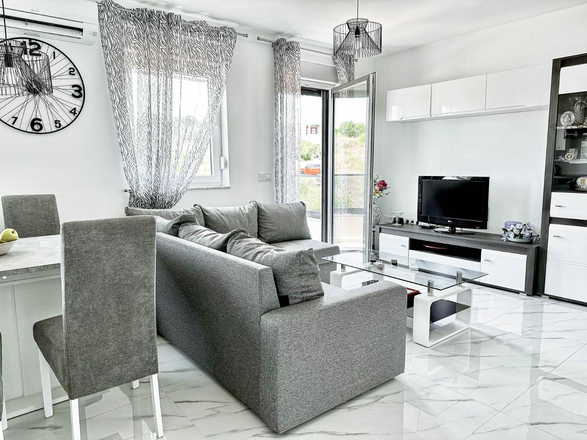 Brand New 2 Bed, 1 Bath Condo ซาดาร์ ภายนอก รูปภาพ