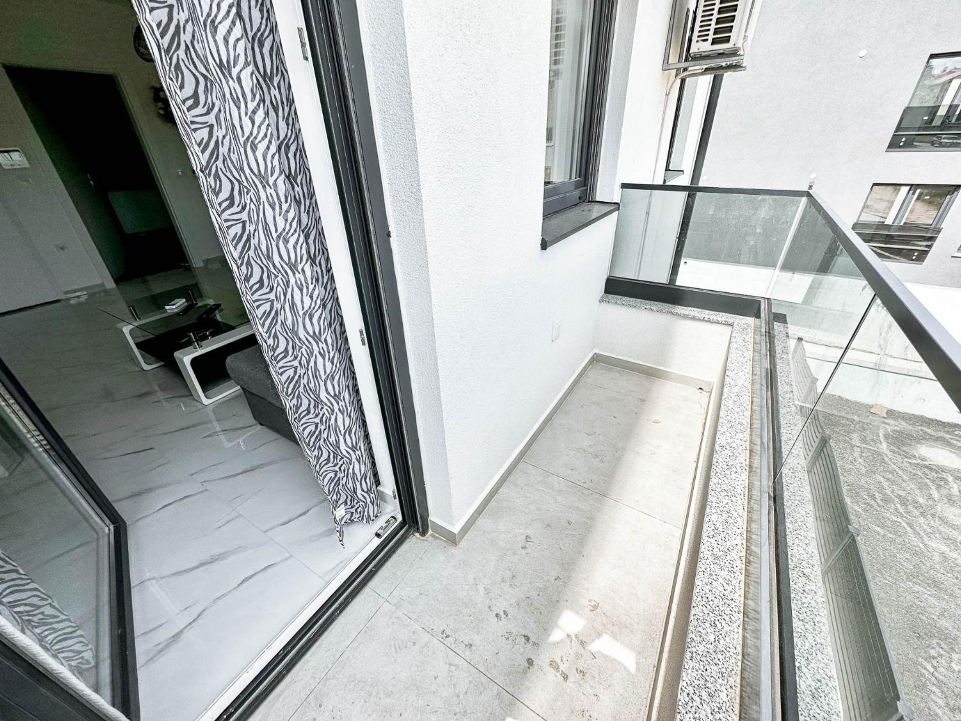 Brand New 2 Bed, 1 Bath Condo ซาดาร์ ภายนอก รูปภาพ