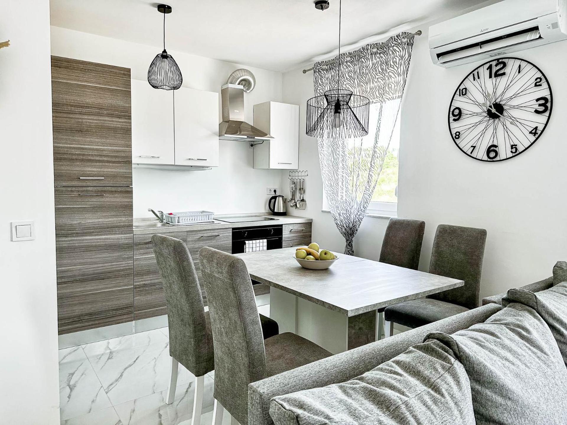 Brand New 2 Bed, 1 Bath Condo ซาดาร์ ภายนอก รูปภาพ