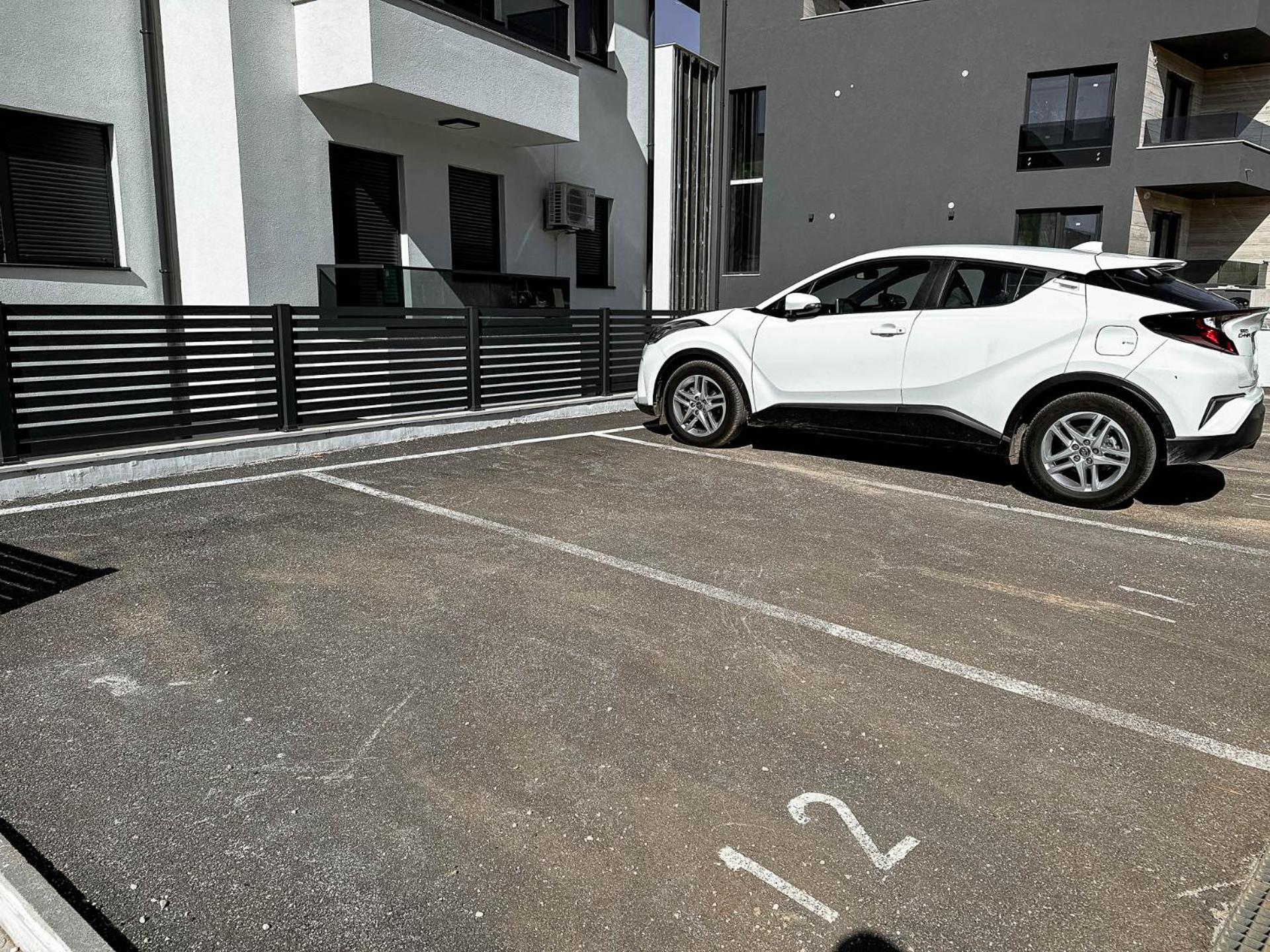 Brand New 2 Bed, 1 Bath Condo ซาดาร์ ภายนอก รูปภาพ