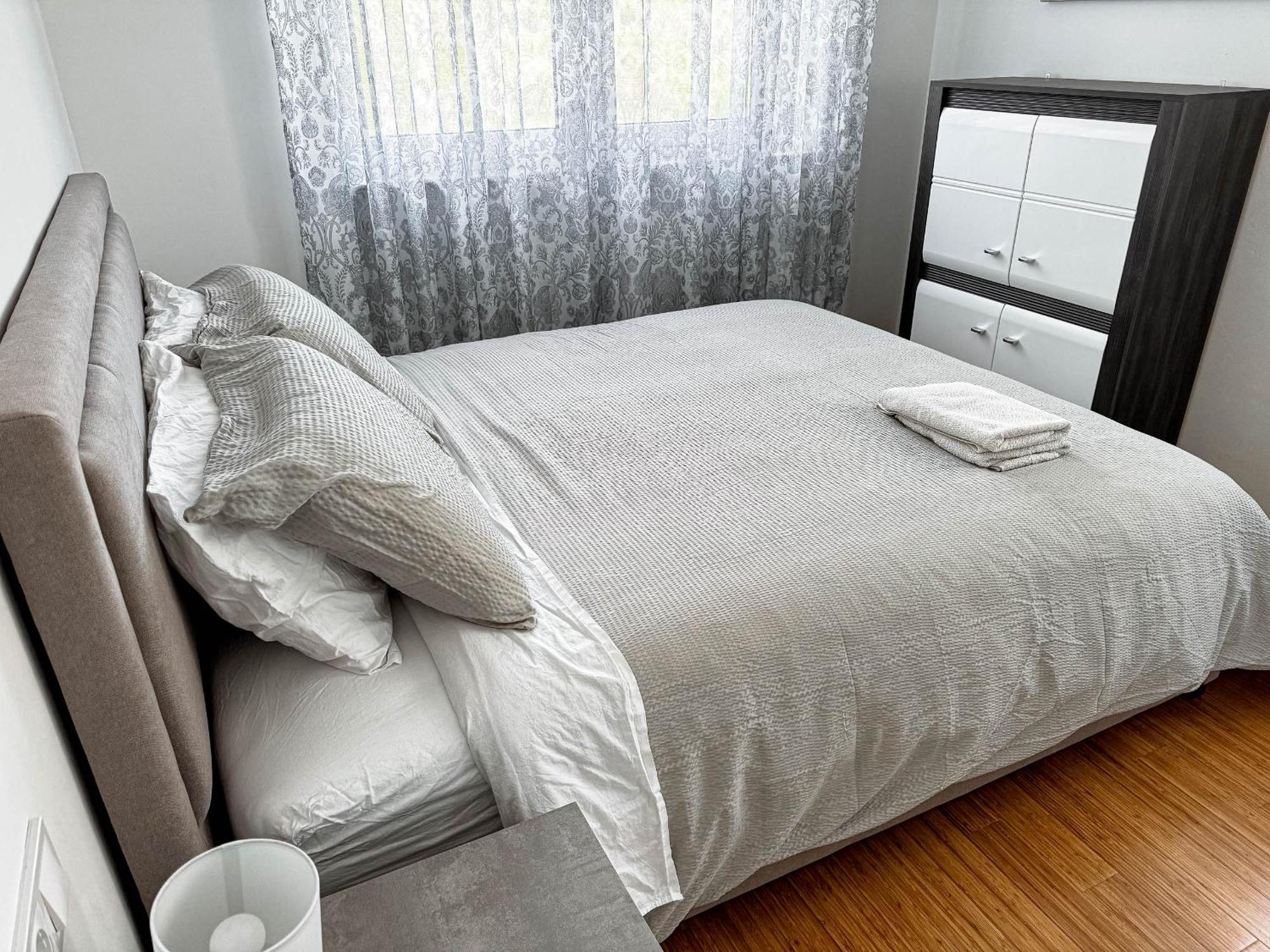 Brand New 2 Bed, 1 Bath Condo ซาดาร์ ภายนอก รูปภาพ